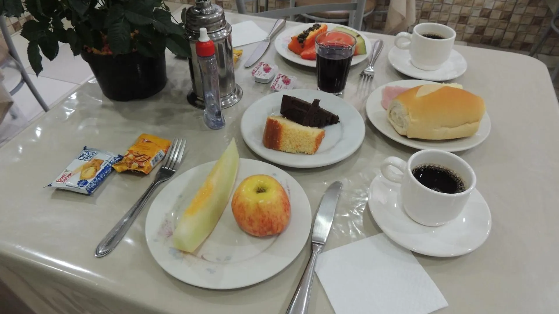 **  Hotel Ourinhos - Centro De Sao Paulo - Proximo 25 De Marco E Bras Brasil