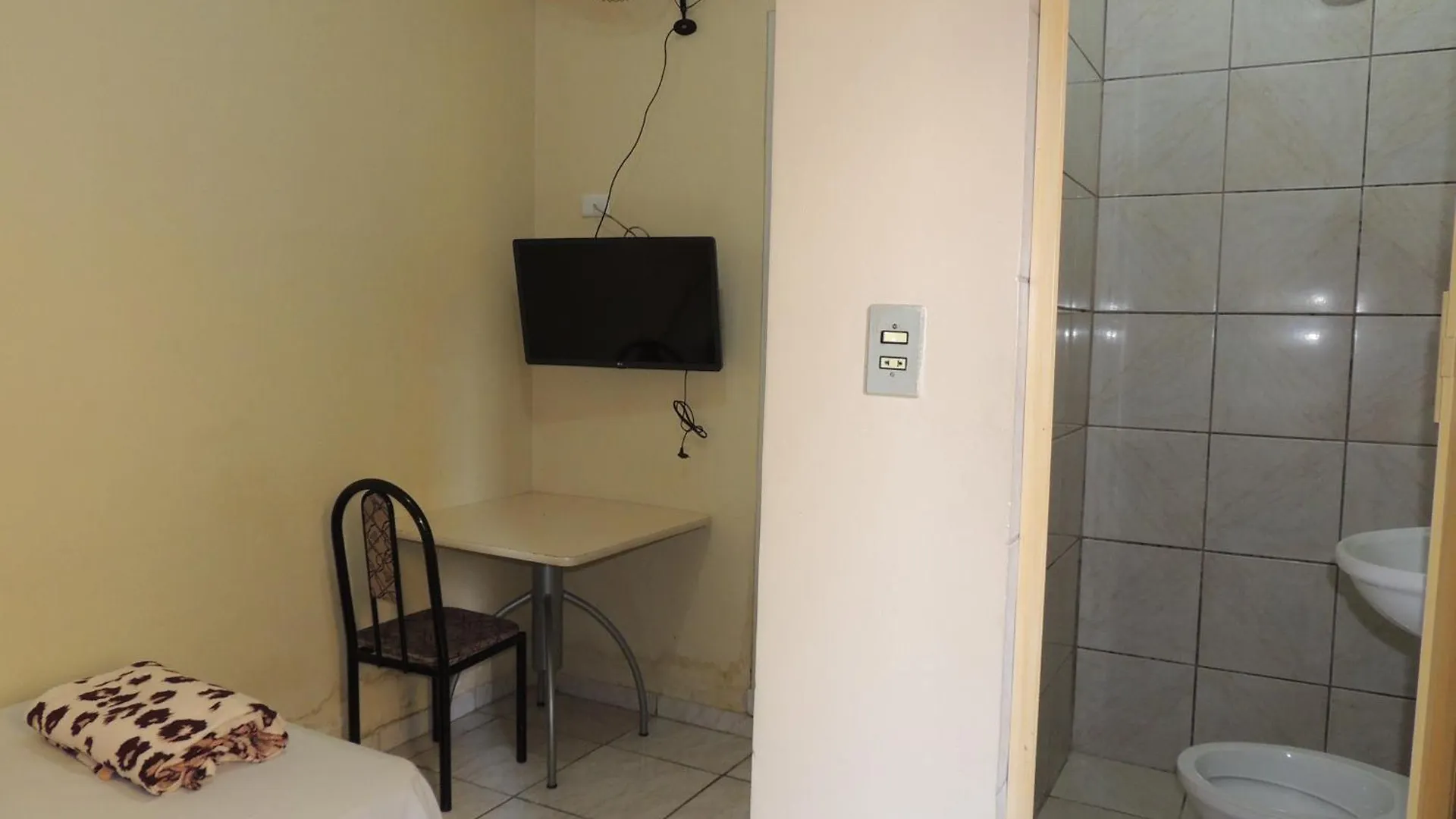 Hotel Ourinhos - Centro De Sao Paulo - Proximo 25 De Marco E Bras